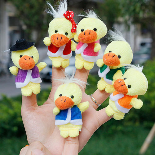 6pcs / Set Duck Dedo bonito Plush dos desenhos animados Puppets Storytelling Brinquedos Props
