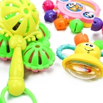 7pcs mão do bebê bonito Jingle Bells enigma Balançando Rattle brinquedos para as crianças como presentes