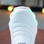 Boy Girl Non-slip resistente ao desgaste deslizamento malha respirável LED Light On Shoes