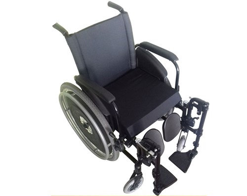 Cadeira de Rodas Avd Alumínio X Duplo Pés Eleváveis 44Cm Preta (Cód. 11133)
