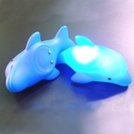 Colorlful Change cor LED Toque de Iluminação Dolphin Nightlight Crianças Brinquedos do Banho com Água induzida Function
