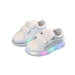 Crianças lazer Branca Sports Shoes fundo macio com luzes LED para meninos e meninas