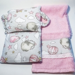 Kit Bebê 4 Peças (Bolsa Térmica para Bebê com Cólicas, Toalha de Boca e Protetor de Porta) - Estampa Balões / Rosa