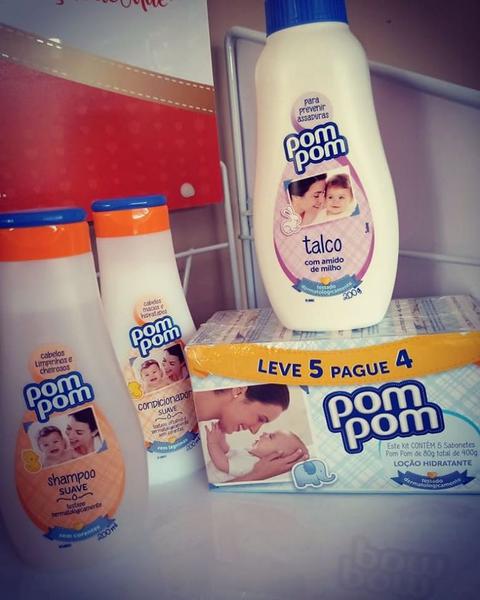 Kit de Shampoo , Condicionador, Talco e 5 Sabonetes em Barra da Marca Pompom - Pom Pom