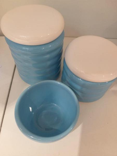 Kit Porcelana Ondulado Azul Tampa Branca