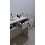 Mesa para Manicure com 1 Gaveta com chave e 1 Compartimento para esmaltes