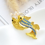Ouro Chapeado Bonito Dois Peixes Com Azul Strass Pérolas Broche Animal Pino