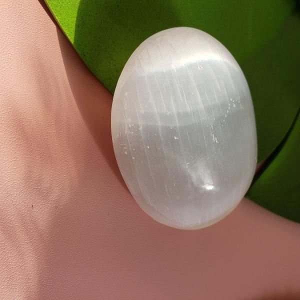 Sabonete de Selenita Cristal Pedra Natural Limpeza e Paz - Mahlaga