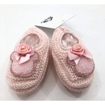 Sapatinho de tricot para bebê com bordado luxo rosa