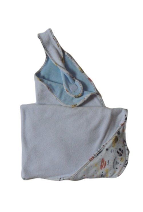 Toalha Avental para Bebê Dupla com Capuz Colo de Mãe Astronauta Azul e Branco