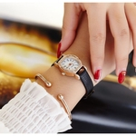 Mulheres Concise Leather Strap Moda pequeno mostrador de relógio de quartzo