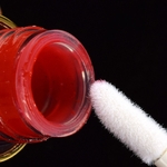 Ficha técnica e caractérísticas do produto 100 pcs Diposable Oco Maquiagem Lip Brush Aplicador Batom Cosméticos Lip Gloss Wands Aplicador Maquiagem Ferramenta Luz Verde