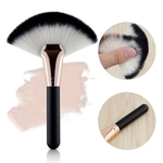 Ficha técnica e caractérísticas do produto 1pc Makeup Fan Shape Pro Cosmetic Face Powder Brush Blending Highlighter Contour