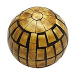 Ficha técnica e caractérísticas do produto Bola Decorativa de Madeira Trabalhada 11cm