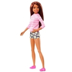 Boneca Barbie Babysitter Blusa Listrada e Shorts FHY89 Mattel