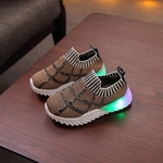 Ficha técnica e caractérísticas do produto Deslizamento Meninos Meninas Crianças respirável leve Aranha malha Iluminação On Shoes Sneaker