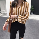 Ficha técnica e caractérísticas do produto Blouse Women Autumn manga comprida Blusa Stripe Combinada Cor lapela Sobre o tamanho base solta shirt