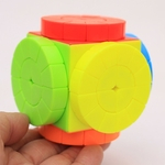 Ficha técnica e caractérísticas do produto 2 * 2 Magic Cube forma irregular Intelectual Desenvolvimento inteligente Cube para adultos dos miúdos Puzzle Cube