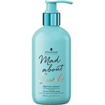 Ficha técnica e caractérísticas do produto Schwarzkopf Mad About Curls High Foam Cleanser Shampoo Extra-espuma 300ml