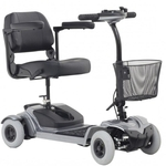 Scooter Elétrica Cadeira Motorizada Mirage S Prata até 100kg VRLA 18Ah Banco em Espuma Injetada Giratório e Cesto 20l